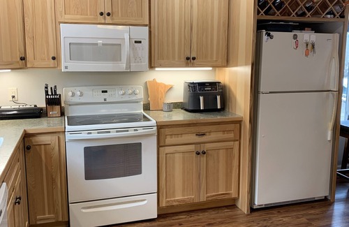 Lake Shore Cabin | Charming cabin on Gull Lake Chain