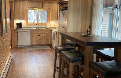 Lake Shore Cabin | Charming cabin on Gull Lake Chain