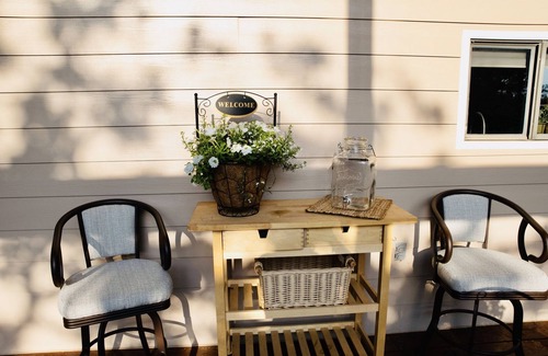Sulphur House | Charming Cabin Retreat near Lake Arbuckle and Turner falls.