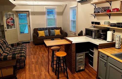 Mammoth Cave Cabin | Charming Cabin w/Loft & Covered Deck