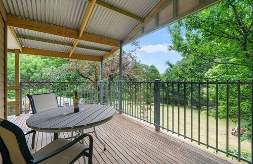 Merrijig House | Charming cedar cottage for families-One and a half acres at the base for Buller