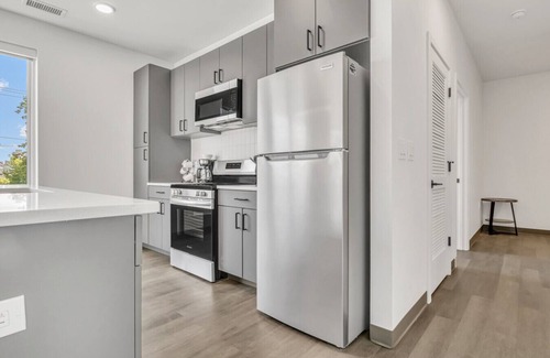 University Circle Apartment | Charming & Central 2BR | Cleveland Clinic