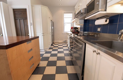 Cote-Des-Neiges—Notre-Dame-De-Grace Apartment | Charming Century home in NDG
