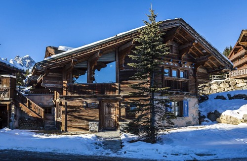 Courchevel Villa | Charming Chalet | 5 Bedrooms | Chalet Axel | Open Fire & Champagne on Arrival |.