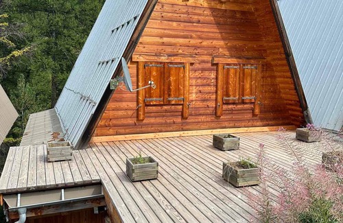 Les Claux Ski Chalet | Charming Chalet with Fireplace and Mountain Views in Vars, Sleeps 10