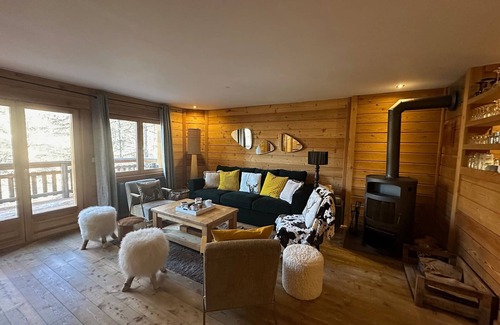 Les Claux Ski Chalet | Charming Chalet with Fireplace and Mountain Views in Vars, Sleeps 10