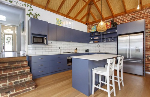 South Fremantle House | Charming Charles -Pet friendly near cafes and beaches