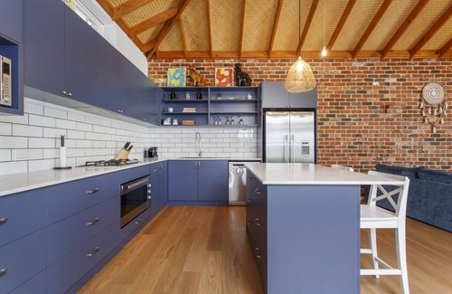 South Fremantle House | Charming Charles -Pet friendly near cafes and beaches