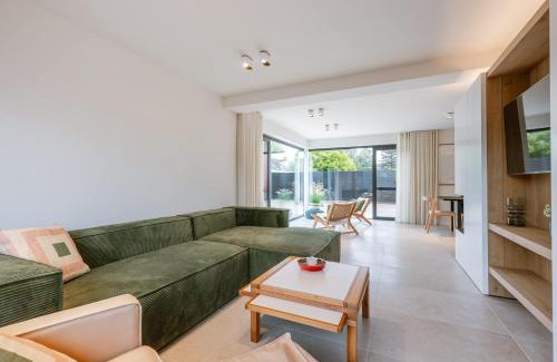 Lichtervelde House | Charming Chic Stay with Garden Views & Parking