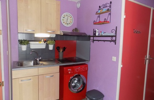 Sete Apartment | Charming, colourful and functional T2 apartment 200m from the beach free, enclosed parking