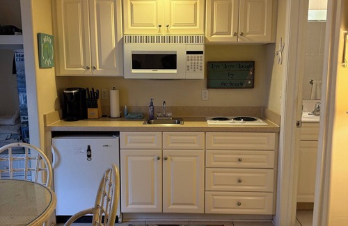 North End Condo | Charming condo in the heart of Ocean City with WiFi, AC and Pool.