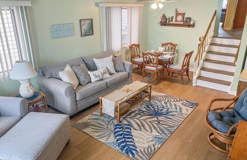 Townsend's Inlet Condo | Charming Condo located in South end of Sea Isle- only a few blocks to the beach!