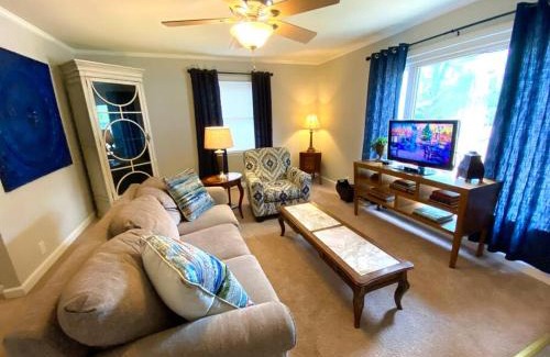 Sunset Hills Apartment | Charming Condo Near Downtown, NCSU and PNC Arena
