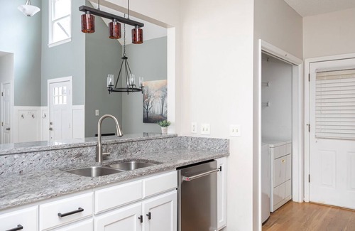 Wake Forest House | Charming Corner Cottage Retreat CLOSE to Pool, Downtown WF, Seminary, & More!