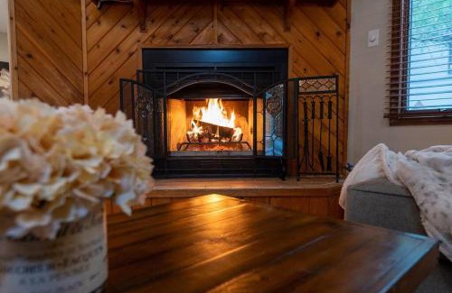 Lake Harmony House | Charming Corner Newly Furnished Townhome