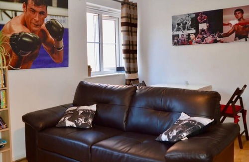 Staple Hill Apartment | Charming Cosy Coach House in Fishponds, Bristol