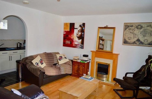 Staple Hill Cottage | Charming Cosy Coach House in Fishponds, Bristol
