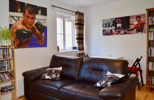 Staple Hill Cottage | Charming Cosy Coach House in Fishponds, Bristol