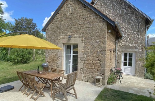 Saint-Fraimbault Cottage | Charming cottage with large garden, near Saint-Fraimbault