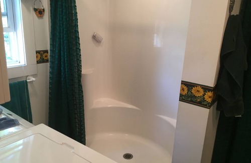 East Chop Cottage | Charming cottage 10 minutes walk from downtown OB