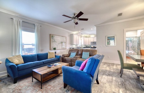 Fort Morgan House | Charming Cottage at Peaceful Fort Morgan+Pool+Near the beach+ Sleeps up to 10!