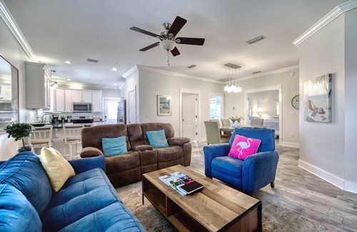 Fort Morgan House | Charming Cottage at Peaceful Fort Morgan+Pool+Near the beach+ Sleeps up to 10!