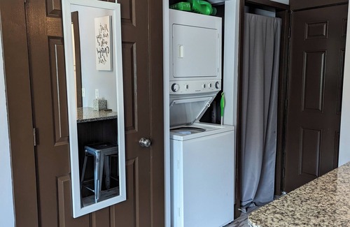 Midtown Cottage | Charming cottage in enchanting Savannah with WiFi, AC