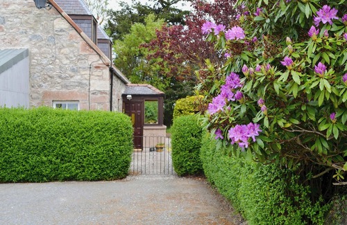Inverness Cottage | Charming cottage in a rural setting yet only 3 miles from Inverness.