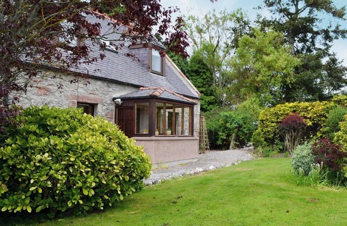 Inverness Cottage | Charming cottage in a rural setting yet only 3 miles from Inverness.