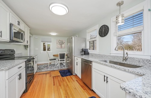 Wilmington Cottage | Charming Cottage near historic downtown Wilmington. 10 min to Wrightsville Beach