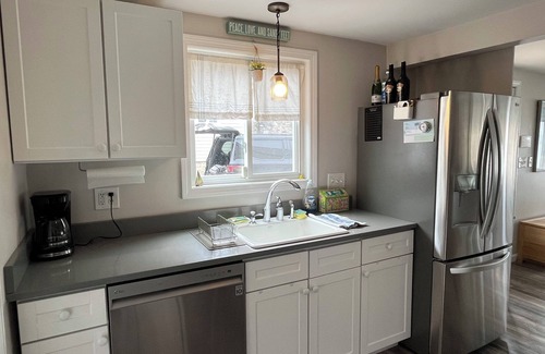 Mystic - New London House | Charming cottage overlooking the lagoon with great sunsets in Groton Long Point