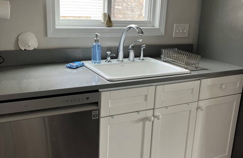 Mystic - New London House | Charming cottage overlooking the lagoon with great sunsets in Groton Long Point