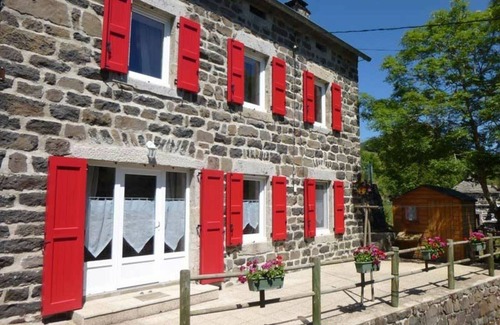 Les Estables Cottage | Charming Cottage with Terrace, Near Nature Activities and Heritage Sites