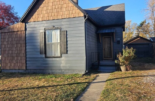 Terre Haute House | Charming cottage within walking distance from Union Hospital
