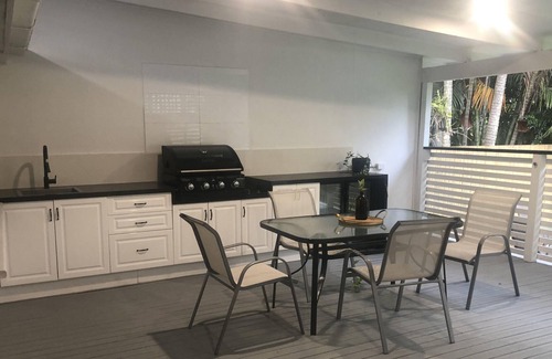 Windsor House | Charming cottage with backyard and close to everything