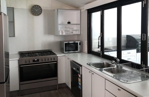 Windsor House | Charming cottage with backyard and close to everything