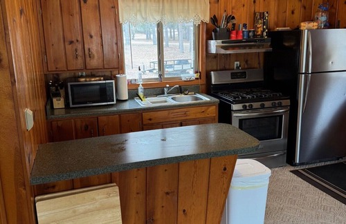 Higgins Lake Cottage | Charming Cottage with AC 2 minute walk from Higgins Lake!