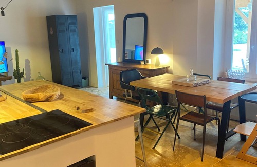 Valencogne House | Charming country house, quiet garden with trees, near Lake Paladru