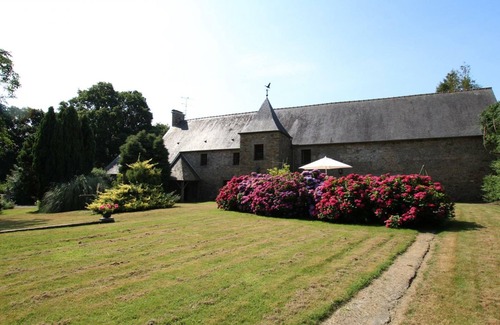 Juilley Cottage | Charming Country Retreat: Spacious Park, Private Terrace, Modern Comforts, Near Mont St-Michel