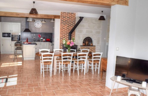Sennevieres Cottage | Charming Countryside Retreat near Historic Villages & Loire Castles, with Modern Amenities