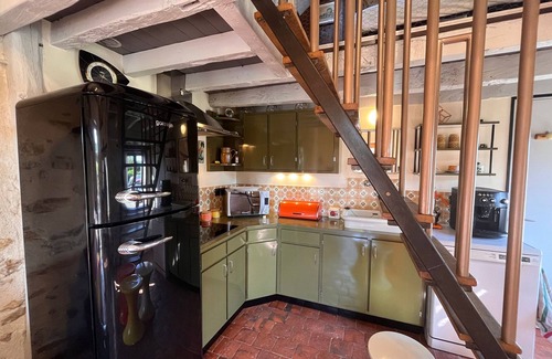 Briantes Cottage | Charming Countryside Retreat: Vintage Style, Modern Comforts, All-Inclusive Amenities