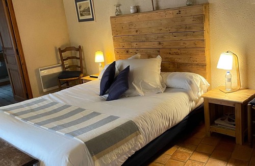 Solesmes Bed & Breakfast | Charming Countryside Retreat with Pool, Near Solesmes Abbey