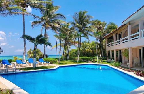 Akumal Condo | Charming, cozy beachfront condo in South Akumal, pool, AC and WiFi!