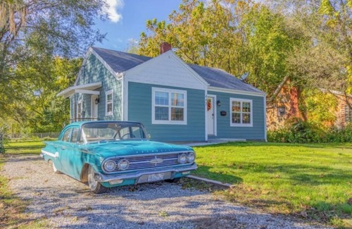 Lebanon House | Charming craftsman home centrally located to multiple state parks.