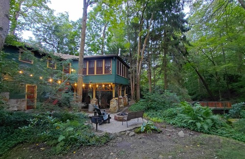 Jefferson Township Cottage | Charming Creekside Cottage Close to Hidden Valley/Seven Springs Resorts