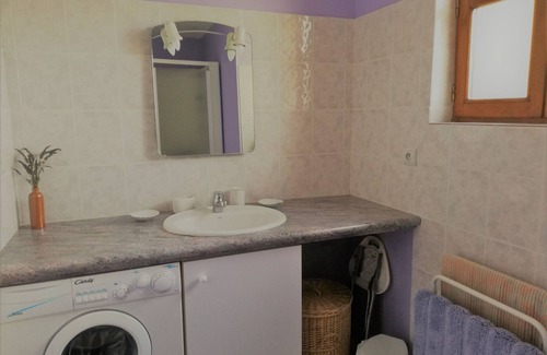 La Celette Cottage | Charming Detached Cottage with Large Garden, Near Forest and Karting