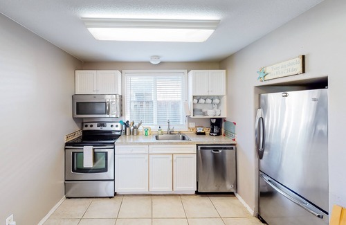 Downtown Cannon Beach House | Charming, dog-friendly cabana with easy beach access