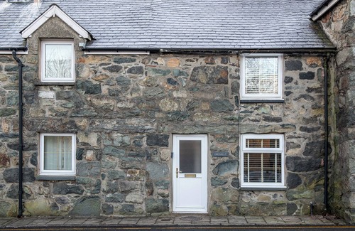 Dolgellau Cottage | Charming dog friendly cottage with cosy log burner