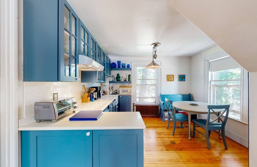 Camden Apartment | Charming dog-friendly studio with kitchenette, balcony, fast WiFi, & W/D