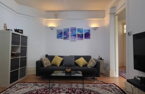 Frognal and Fitzjohns Apartment | Charming Double Bedroom Retreat in the Heart of London – Perfect for Couples